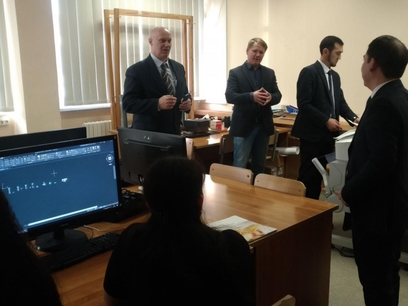 Студенты из Узбекистана проектируют мосты